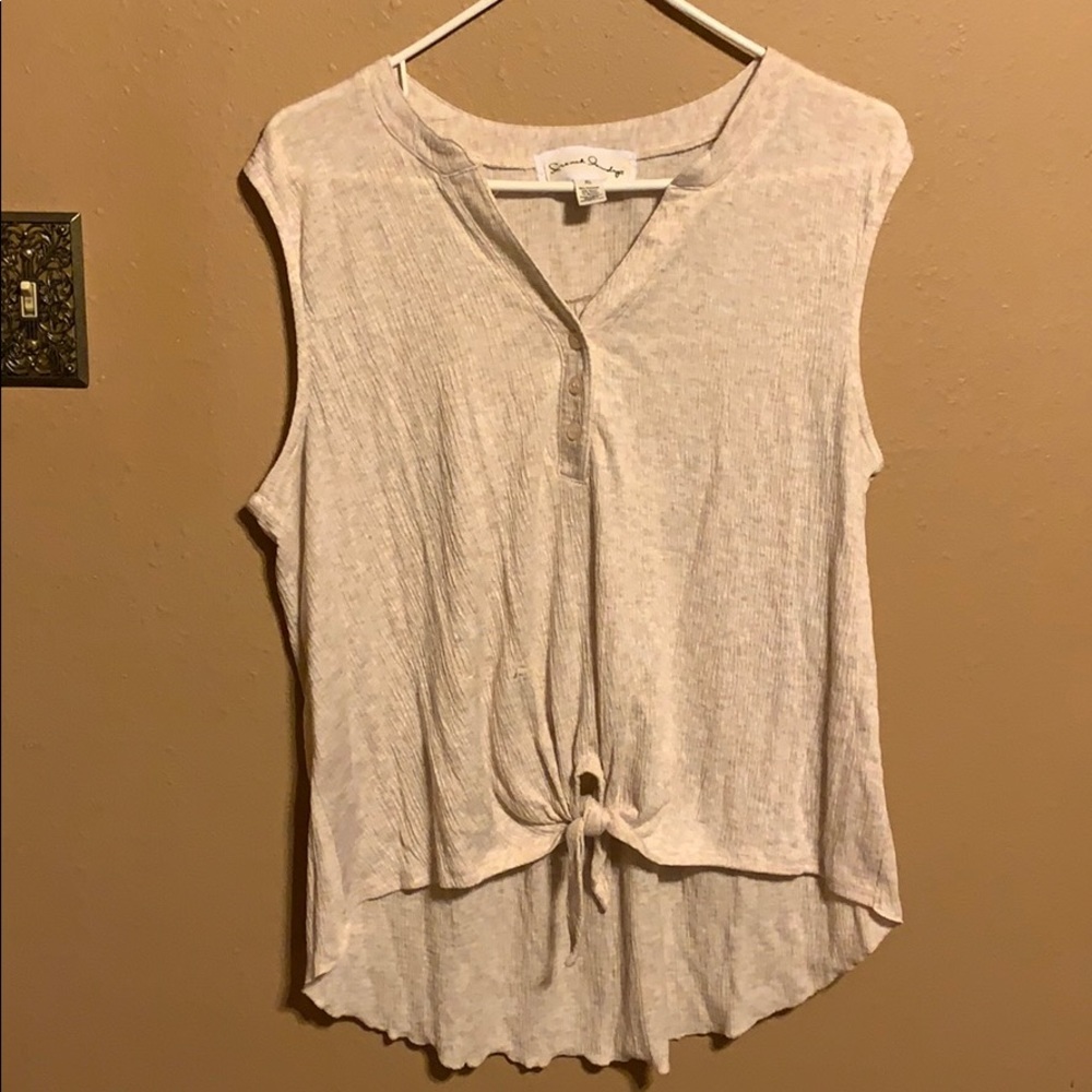 Sleeveless v neck top with tie front